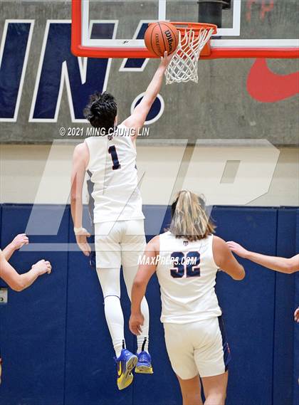 Thumbnail 3 in St. Margaret's vs. Huntington Beach (North South Challenge) photogallery.