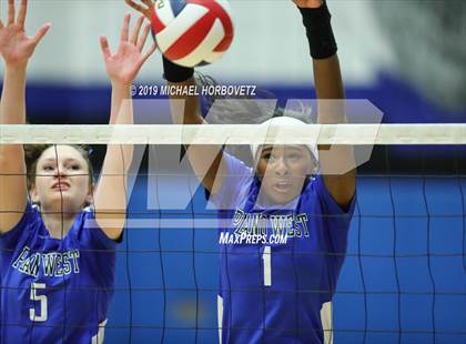 Thumbnail 2 in Flower Mound @ Plano West photogallery.