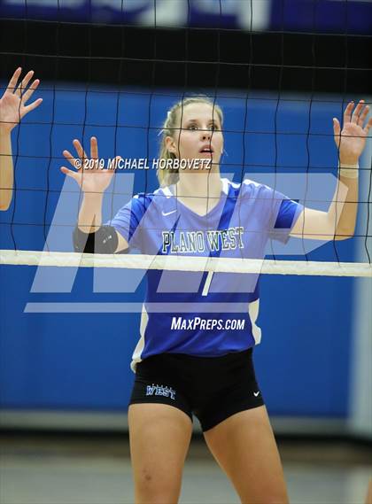 Thumbnail 3 in Flower Mound @ Plano West photogallery.
