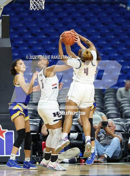 Thumbnail 3 in Hardin-Jefferson vs. Brownsboro (UIL 4A State Final) photogallery.
