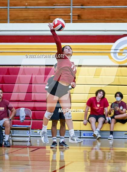 Thumbnail 3 in Harvard-Westlake @ Woodrow Wilson photogallery.
