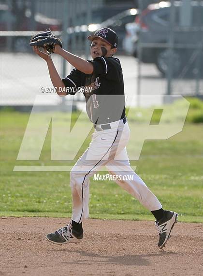 Thumbnail 1 in Gabrielino @ Rosemead photogallery.