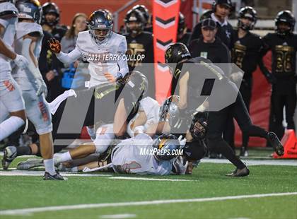 Thumbnail 3 in Skyridge vs. Lone Peak (UHSAA 6A Semifinal) photogallery.