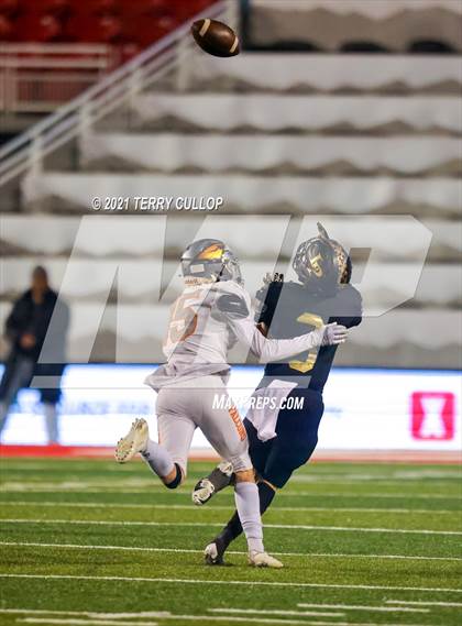 Thumbnail 3 in Skyridge vs. Lone Peak (UHSAA 6A Semifinal) photogallery.