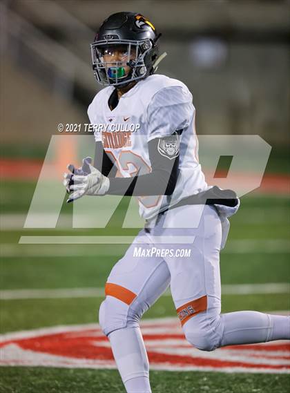 Thumbnail 1 in Skyridge vs. Lone Peak (UHSAA 6A Semifinal) photogallery.
