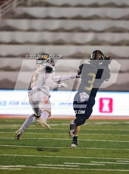 Thumbnail 1 in Skyridge vs. Lone Peak (UHSAA 6A Semifinal) photogallery.