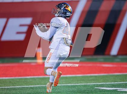 Thumbnail 3 in Skyridge vs. Lone Peak (UHSAA 6A Semifinal) photogallery.