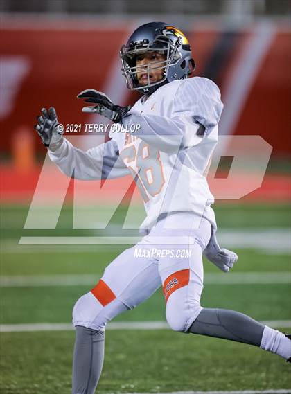 Thumbnail 2 in Skyridge vs. Lone Peak (UHSAA 6A Semifinal) photogallery.