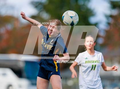 Thumbnail 3 in Roosevelt @ Bellevue (WIAA 3A Semifinal) photogallery.