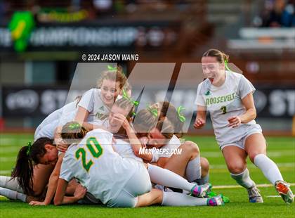 Thumbnail 1 in Roosevelt @ Bellevue (WIAA 3A Semifinal) photogallery.