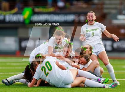 Thumbnail 3 in Roosevelt @ Bellevue (WIAA 3A Semifinal) photogallery.