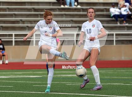 Thumbnail 1 in Wakeland vs. Reedy (UIL 5A Regional Final Playoff) photogallery.