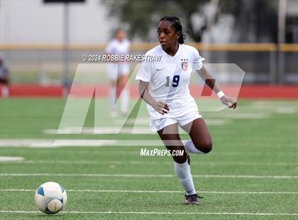 Thumbnail 3 in Wakeland vs. Reedy (UIL 5A Regional Final Playoff) photogallery.