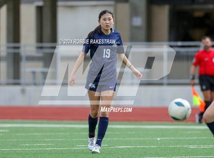 Thumbnail 2 in Wakeland vs. Reedy (UIL 5A Regional Final Playoff) photogallery.