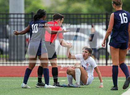 Thumbnail 3 in Wakeland vs. Reedy (UIL 5A Regional Final Playoff) photogallery.