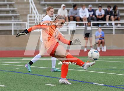 Thumbnail 2 in Wakeland vs. Reedy (UIL 5A Regional Final Playoff) photogallery.