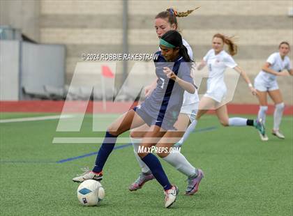 Thumbnail 1 in Wakeland vs. Reedy (UIL 5A Regional Final Playoff) photogallery.