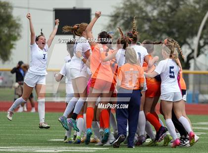 Thumbnail 3 in Wakeland vs. Reedy (UIL 5A Regional Final Playoff) photogallery.