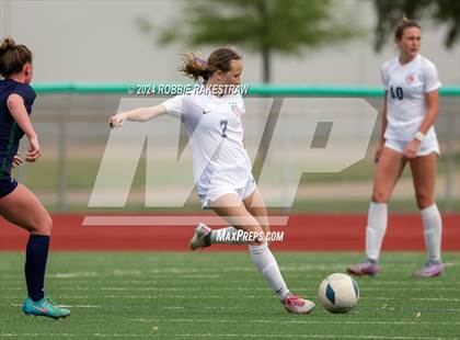 Thumbnail 3 in Wakeland vs. Reedy (UIL 5A Regional Final Playoff) photogallery.