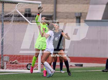 Thumbnail 1 in Wakeland vs. Reedy (UIL 5A Regional Final Playoff) photogallery.