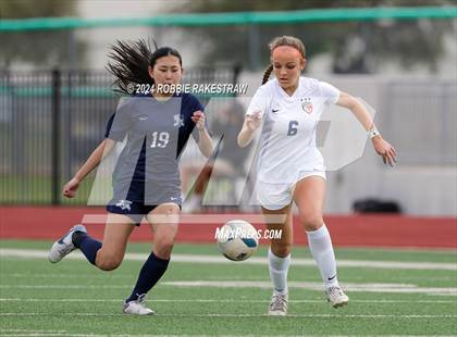 Thumbnail 2 in Wakeland vs. Reedy (UIL 5A Regional Final Playoff) photogallery.