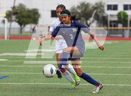 Thumbnail 3 in Wakeland vs. Reedy (UIL 5A Regional Final Playoff) photogallery.