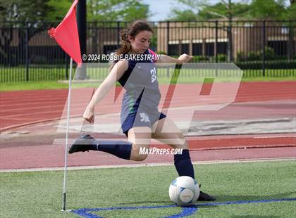 Thumbnail 3 in Wakeland vs. Reedy (UIL 5A Regional Final Playoff) photogallery.