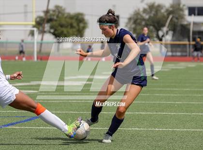 Thumbnail 1 in Wakeland vs. Reedy (UIL 5A Regional Final Playoff) photogallery.