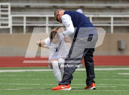 Thumbnail 1 in Wakeland vs. Reedy (UIL 5A Regional Final Playoff) photogallery.