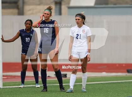 Thumbnail 3 in Wakeland vs. Reedy (UIL 5A Regional Final Playoff) photogallery.