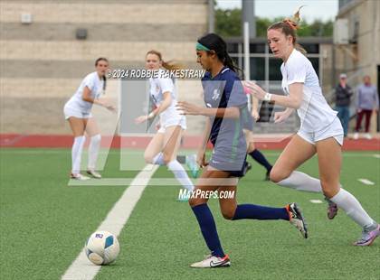 Thumbnail 3 in Wakeland vs. Reedy (UIL 5A Regional Final Playoff) photogallery.