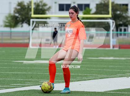 Thumbnail 1 in Wakeland vs. Reedy (UIL 5A Regional Final Playoff) photogallery.