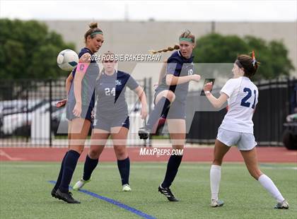Thumbnail 3 in Wakeland vs. Reedy (UIL 5A Regional Final Playoff) photogallery.