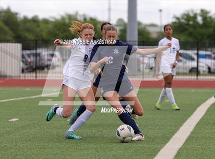 Thumbnail 2 in Wakeland vs. Reedy (UIL 5A Regional Final Playoff) photogallery.
