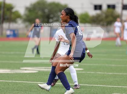 Thumbnail 3 in Wakeland vs. Reedy (UIL 5A Regional Final Playoff) photogallery.