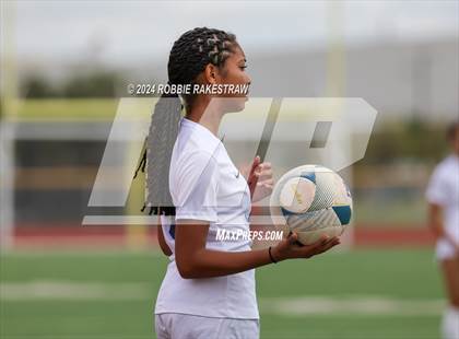 Thumbnail 2 in Wakeland vs. Reedy (UIL 5A Regional Final Playoff) photogallery.