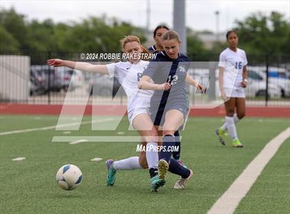 Thumbnail 3 in Wakeland vs. Reedy (UIL 5A Regional Final Playoff) photogallery.