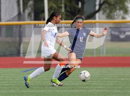 Thumbnail 1 in Wakeland vs. Reedy (UIL 5A Regional Final Playoff) photogallery.