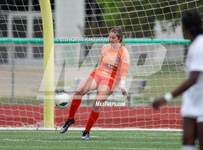 Thumbnail 2 in Wakeland vs. Reedy (UIL 5A Regional Final Playoff) photogallery.