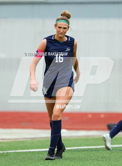 Thumbnail 3 in Wakeland vs. Reedy (UIL 5A Regional Final Playoff) photogallery.