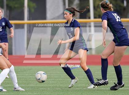 Thumbnail 3 in Wakeland vs. Reedy (UIL 5A Regional Final Playoff) photogallery.