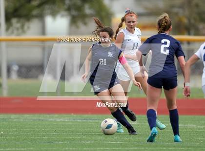 Thumbnail 3 in Wakeland vs. Reedy (UIL 5A Regional Final Playoff) photogallery.