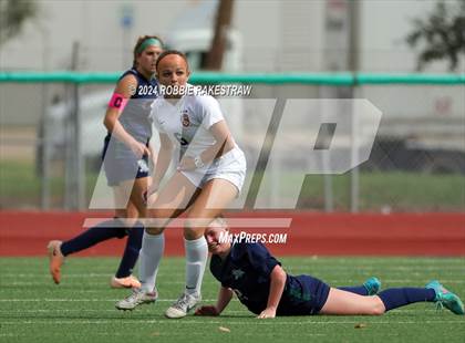 Thumbnail 3 in Wakeland vs. Reedy (UIL 5A Regional Final Playoff) photogallery.