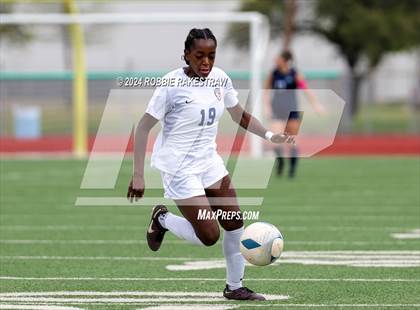 Thumbnail 2 in Wakeland vs. Reedy (UIL 5A Regional Final Playoff) photogallery.