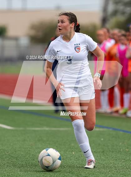 Thumbnail 2 in Wakeland vs. Reedy (UIL 5A Regional Final Playoff) photogallery.