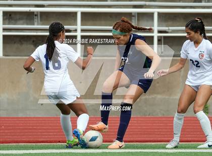 Thumbnail 1 in Wakeland vs. Reedy (UIL 5A Regional Final Playoff) photogallery.