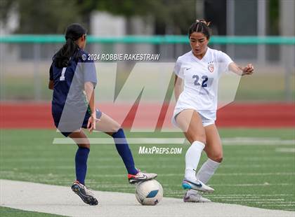 Thumbnail 1 in Wakeland vs. Reedy (UIL 5A Regional Final Playoff) photogallery.