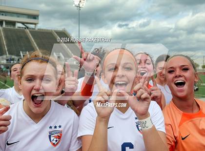 Thumbnail 2 in Wakeland vs. Reedy (UIL 5A Regional Final Playoff) photogallery.