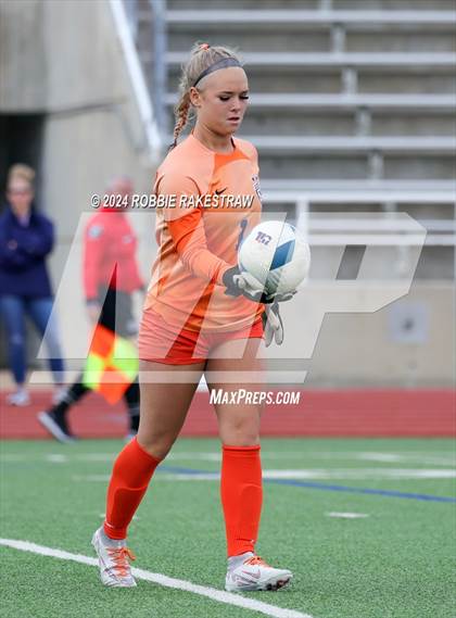 Thumbnail 2 in Wakeland vs. Reedy (UIL 5A Regional Final Playoff) photogallery.