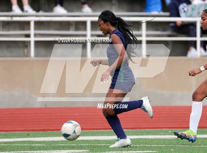 Thumbnail 3 in Wakeland vs. Reedy (UIL 5A Regional Final Playoff) photogallery.
